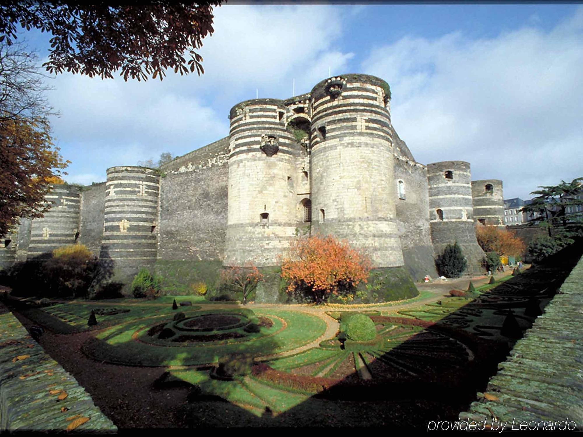 Ibis Centre Chateau 3*